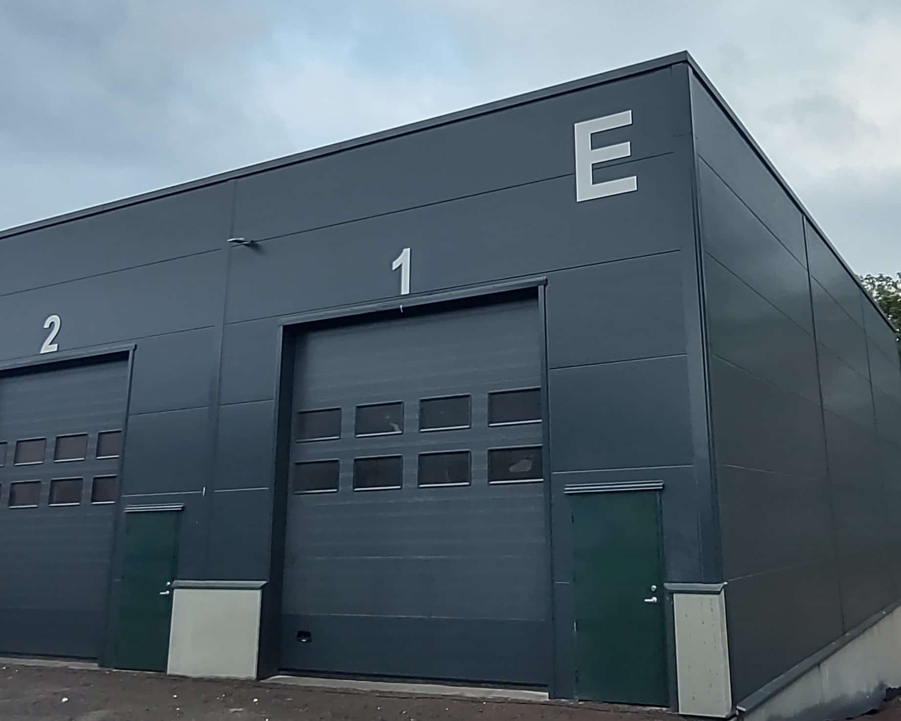 Self-storage building with sectional doors and anthracite sandwich panels
